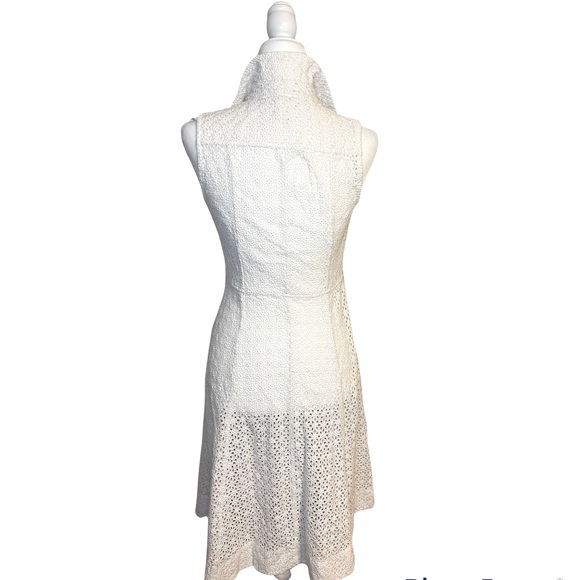 BANANA REPUBLIC - Sleeveless White Eyelet Button down A-Line Dress. Size 6 - Picture 5 of 12